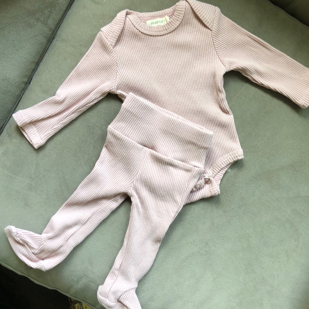 Fragile ribbed newborn outfit